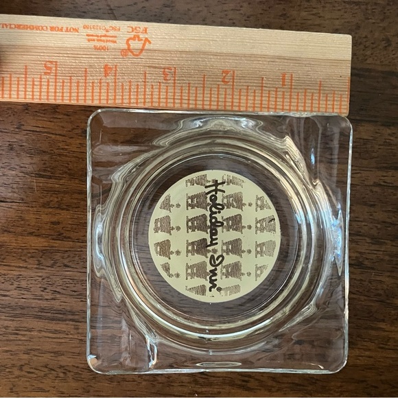Vintage Holiday Inn glass ashtray. Very good condition. - Picture 5 of 6